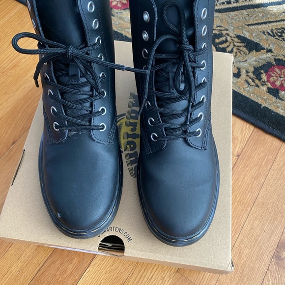 Dr. Martens Black Women's Shoes with box - Picture 2 of 5